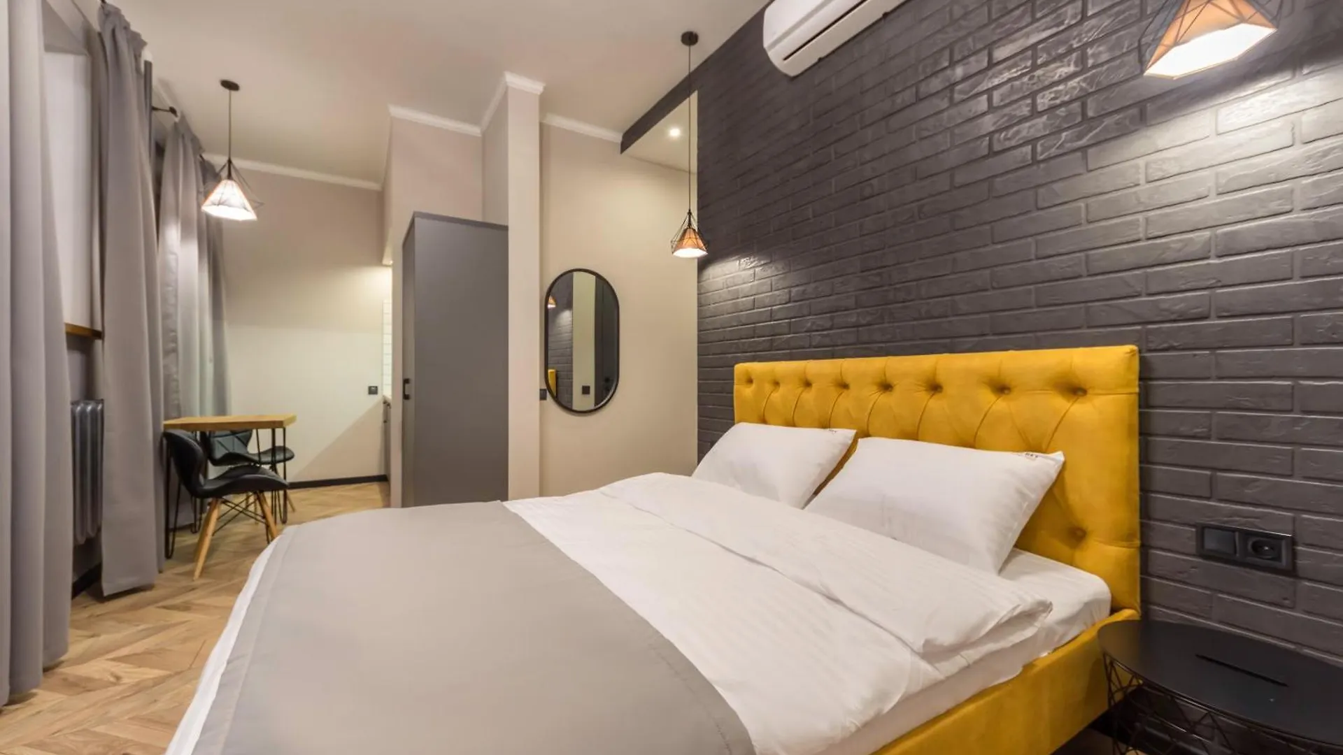 Self Check-In Apartments Maidan Area Kyiv